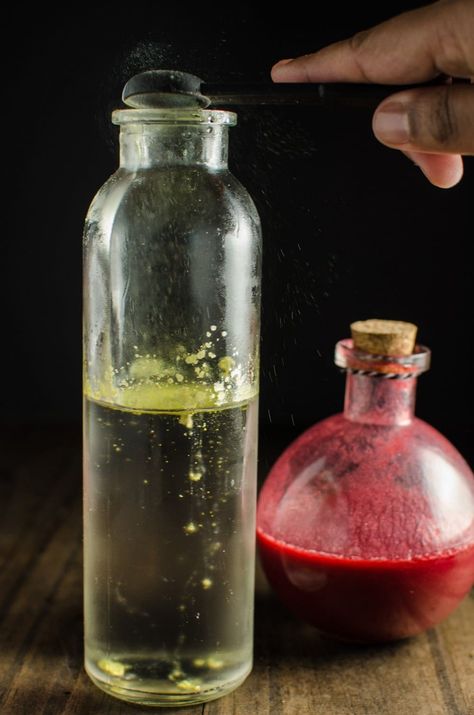 How to make Shimmery Liqueur - Give your cocktails a magical makeover with this homemade Shimmery Liqueur! You can get the luster effect in your cocktails just like Viniq! New Years Cocktails, Raspberry Cocktail, Liqueurs Recipes, Themed Drinks, Fruity Cocktails, Peach Juice, Alcoholic Drink, Flavored Vodka, Golden Syrup