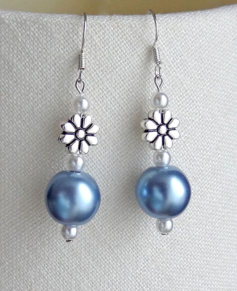 Daisy & light blue earrings - to match necklace Diy Jewelry Earrings, Beaded Earrings Diy, Jewelry Making Earrings, Tiffany Jewelry, Earrings Inspiration, Homemade Jewelry, Diy Schmuck, Bead Jewellery, Precious Jewelry