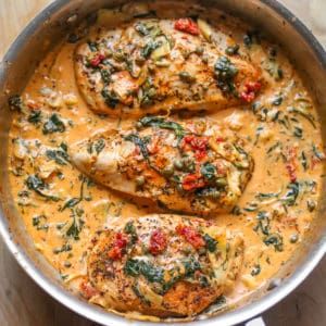 Tuscan Chicken With Spinach, Creamy Tuscan Chicken Recipe, Tuscan Salmon Recipe, Chicken With Spinach, Marry Me Chicken Recipe, Creamy Tuscan Chicken, Sun Dried Tomato Sauce, Creamy Chicken Recipes, Garlic Cream Sauce