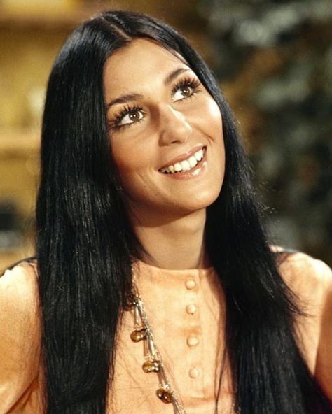 𝓑𝓮𝓼𝓽 𝓞𝓯 𝓥𝓲𝓷𝓽𝓪𝓰𝓮 𝓢𝓽𝔂𝓵𝓮 on Instagram: “Young Cher.” Cher Young, Hairstyles Daily, Cherilyn Sarkisian, Black Extensions, Cher 60s, Cher Hair, Young Cher, Cher 70s, Pretty Ponytails