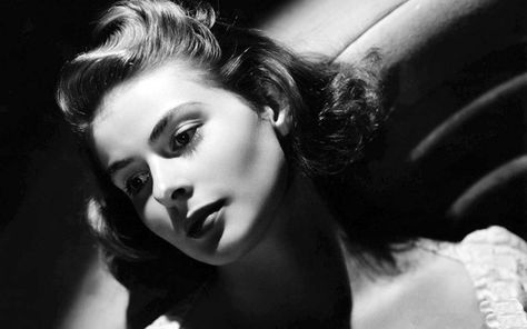 Ingrid Bergman -- She shaved a centimeter off her hairline so her face shape would be more "camera friendly". #OldHollywood #PlasticSurgery #Actors #Actresses Tina Modotti, Stars D'hollywood, George Hurrell, Isabella Rossellini, Olivia De Havilland, Myrna Loy, Jean Harlow, Vivien Leigh, The Killers