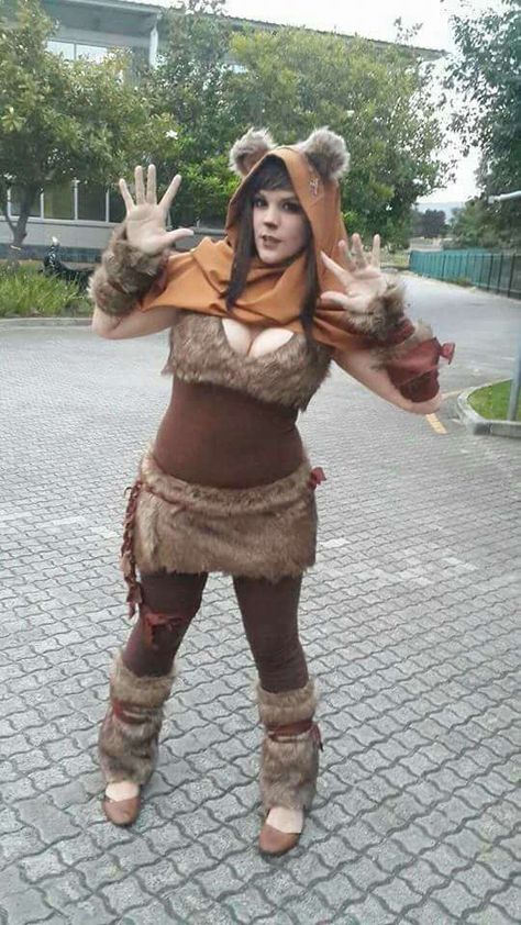 Hot Ewok cosplay Ewok Costume Diy, Ewok Costume, Star Wars Disneybound, Diy Costumes Women, Just Be Yourself, Diy Costumes Kids, Star Wars Costumes, Nerd Girl, Cute Halloween Costumes