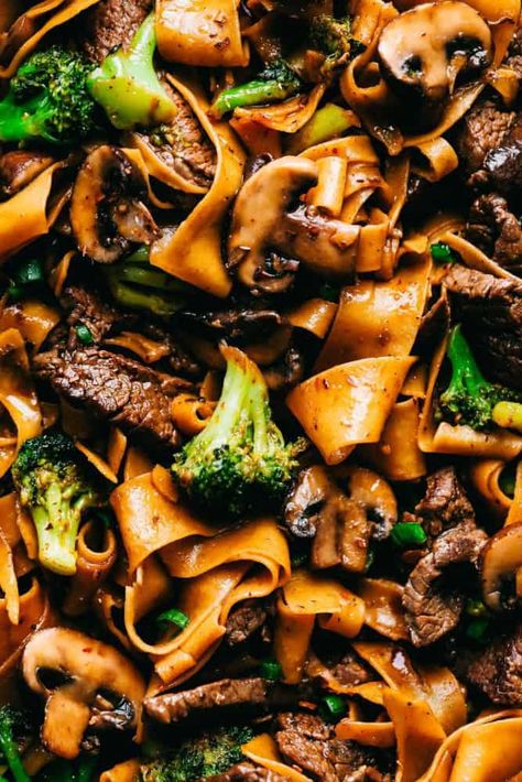 Round Steak Recipes Beef And Broccoli, Beef Wok Recipes, Tineke Younger Recipes, Steak Ums Recipes, Beef And Broccoli With Noodles, Garlic Beef And Broccoli, Beef And Broccoli Noodles, Broccoli Noodles, Garlic Beef