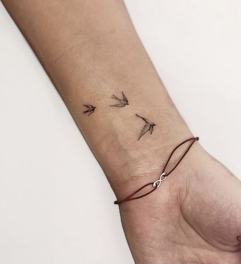 Tato Bird, Birds Wrapped Around Arm Tattoo, Symbolic Bird Tattoos, Tiny Bird Tattoos For Women Wrist, Bird Tattoo Arm Women, Bird Tattoo Linework, Tattoo Ideas To Remember A Loved One, Scissor Tail Bird Tattoo, Family Bird Tattoo