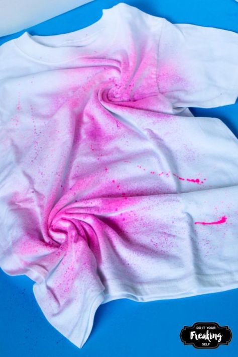 Spray Painting On Clothes, Diy Spray Paint Shirt, Fabric Spray Paint Shirt Ideas, Spray Paint Tie Dye T Shirts, Spray Paint T Shirt Designs, Spray Dye Shirt, Spray Paint Shirts Diy, Spray Paint Tshirt Designs, Fabric Spray Paint Shirt