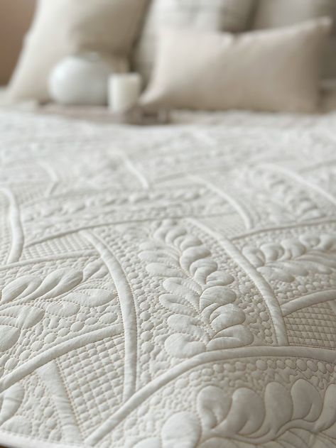 Cream Embroidered Bedspread - Etsy Cream Bedspread Ideas, King Sheets Bedding, White Quilted Bedspread, White Coverlet Bedding Ideas, Cream Cottage Bedroom, Floral Bedsheets Aesthetic, Cream And White Bedding, Rustic Bedspreads, Cream And Beige Bedroom