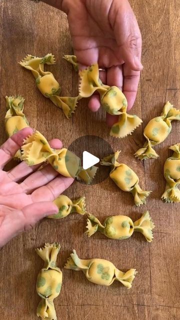 3 Cheese Ravioli Recipes, Caramelle Pasta Recipe, Ravioli Filling Ideas, Heart Shaped Pasta, Ravioli Recipe Homemade, Beautiful Pasta, Ravioli Recipes, Christmas Luncheon, Ravioli Filling