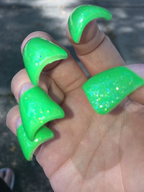 Duck Shape Nails, Duck Shaped Nails, Duck Feet Acrylic Nails, Nails With Ducks On Them, Rubber Ducky Nail Art, Garden Duck Nails, Duck Tip Nails, Duckies Nails Y2k, Junky Duck Nail