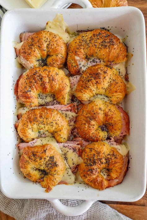 Baked Ham and Cheese Croissants - breakfast #breakfast Ham And Croissant Bake, Ham And Cheese Breakfast Croissant, Fall Food Breakfast, Healthy Meals To Feed A Crowd, Ham And Cheese Crescents, Ham And Swiss Croissant Bake, Southern Brunch Ideas, Brunch Pot Luck Ideas, Ham And Cheese Croissant Sandwich