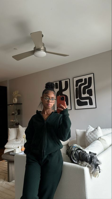 Chill Outfits Black Women At Home, Cute Outfits To See Your Boyfriend, Cute Chill Outfits Black Women Winter, Loungewear Outfits Black Women, Valentine's Day Outfit Black Women, Cozy Fits Black Women, Cozy Outfit Black Women, Cozy Outfits Black Women, Spring Lounge Outfits