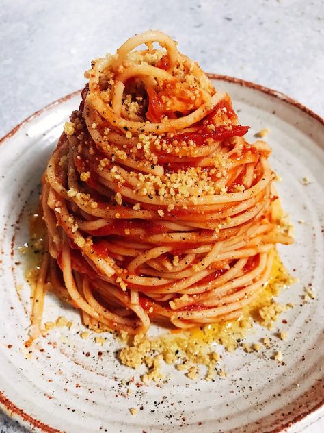 Spaghetti Pomodoro, Bowl Of Spaghetti, Pomodoro Recipe, Spaghetti Al Pomodoro, Lemon Pasta, Vegan Parmesan, Spaghetti Pasta, Italian Kitchen, Vegan Condiments