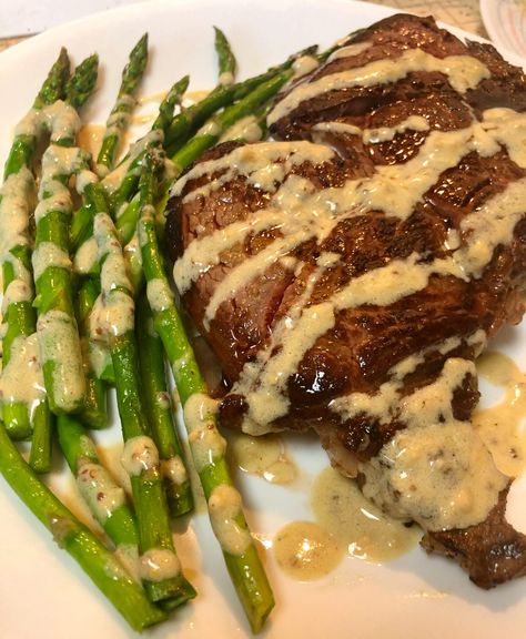 Garlic Butter Steak Sauce, Garlic Sauce For Steak, Creamy Steak Sauce, Steak Cream Sauce, Asparagus Sauce, Butter Cream Sauce, Steak Sauce Recipes, Dinner Favorites, Garlic Butter Sauce