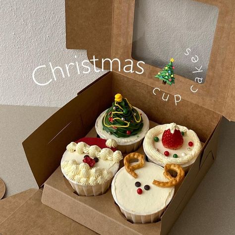 Xmas Desserts, Christmas Cake Designs, Cute Baking, Xmas Food, Pretty Birthday Cakes, Cute Birthday Cakes, Christmas Cupcakes, Christmas Snacks, Cute Desserts