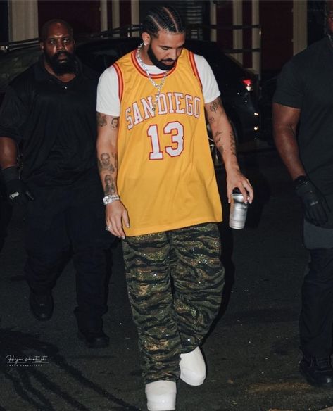 Drake Fits, Drake Outfit, Drake Fashion, Champagne Papi, Drake Clothing, Wattpad Ideas, Drake Photos, Drizzy Drake, Drake Graham