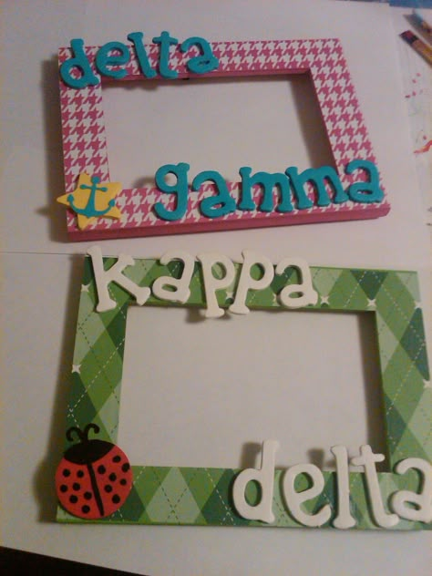 Picture frames. Sorority crafting ideas! Initiation Ideas, Sorority Gifts Diy, Sorority Picture Frames, Sorority Diy, Greek Crafts, Knit A Hat, Sorority Art, Make A Bag, Theta Phi Alpha