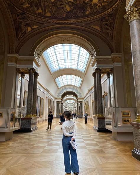 The Louvre Museum Aesthetic, Louvre Museum Photo, Carnavalet Museum Paris, Museum Visit Aesthetic, Visiting Museum Aesthetic, Museum Aesthetic Pictures, European Museum Aesthetic, Louvre Instagram Pictures, Museum Pictures Aesthetic