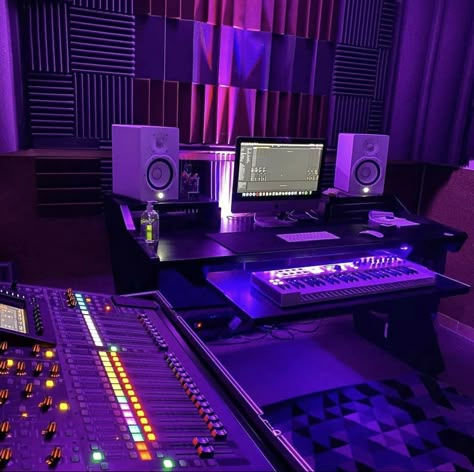 At Home Recording Studio Aesthetic, Bedroom Studio Music, Music Producer Studio, Recording Studio Aesthetic, Music Studio Design, Home Recording Studio Setup, Recording Studio Setup, Studio Aesthetic, Producer Studio