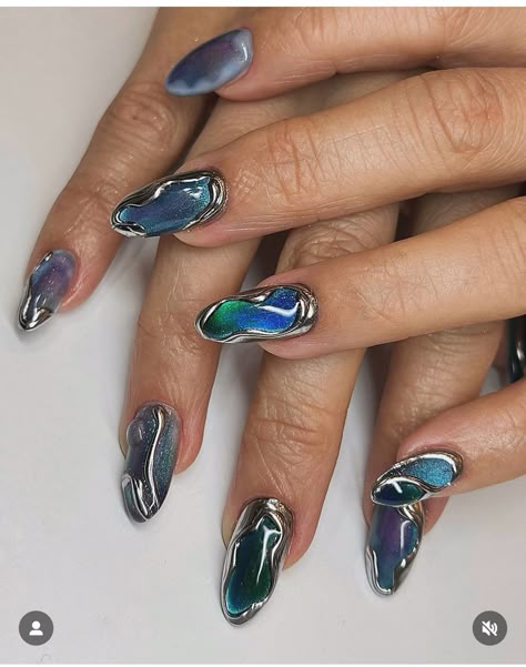 Blue Fall Nails, Gel Chrome Nails, Silver Acrylic Nails, Purple Chrome Nails, Chrome Nail Designs, Red Chrome Nails, Classic French Tip, Nails Metallic, Chrome Manicure