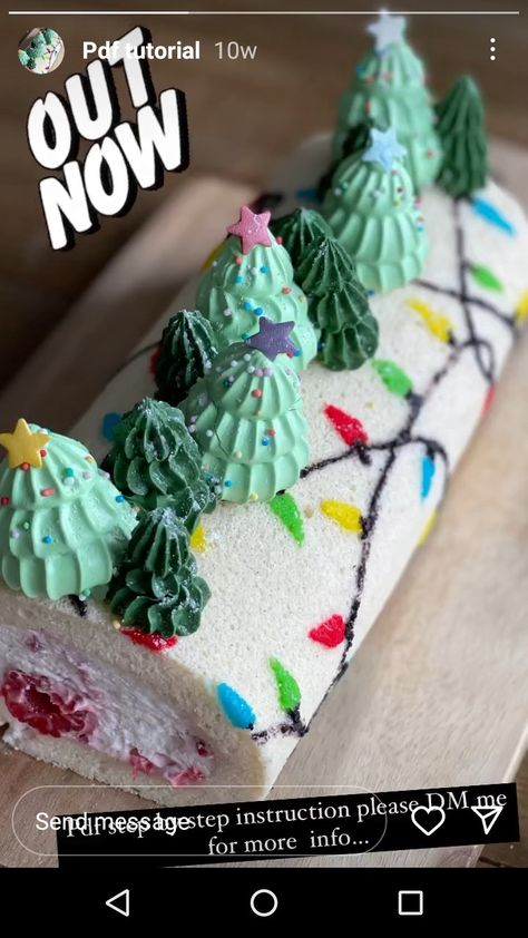 Christmas Dessert Roll Cake, Christmas Rolled Cake, Christmas Cake Roll Designs, Fall Roll Cake, Halloween Cake Roll, Halloween Roll Cake, Vanilla Cake Roll Recipe, Christmas Cake Rolls, Christmas Roll Cake Design