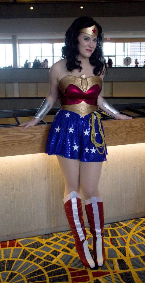 Wonder Woman Woman Cosplay, Wonder Woman Cosplay, Geek Culture, Comic Book Characters, Best Cosplay, Look Alike, Costume Party, Celebrities Female, Halloween Costumes