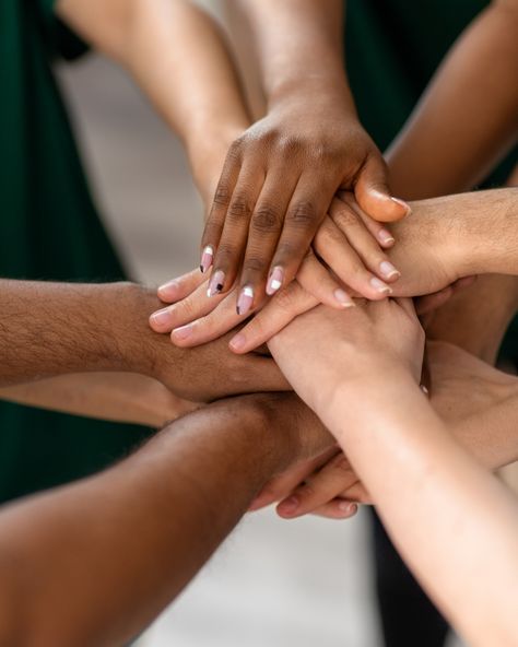 Happy Volunteer Day! Today, we honor the selfless individuals who dedicate their time and energy to making a difference. Let's celebrate the spirit of giving and the impact of volunteerism in our communities. Your efforts light the path to a brighter, more compassionate world.  #CommunityHeroes #ActsOfKindness #ServingWithSmiles #UnityInService #VolunteerSpirit Caring For Others Aesthetic, Vision Board Helping Others, Charity Volunteer Aesthetic, People Helping Each Other Photography, Humanitarian Aesthetic, Community Service Aesthetic, Volunteering Aesthetic, Service Aesthetic, Community Aesthetic