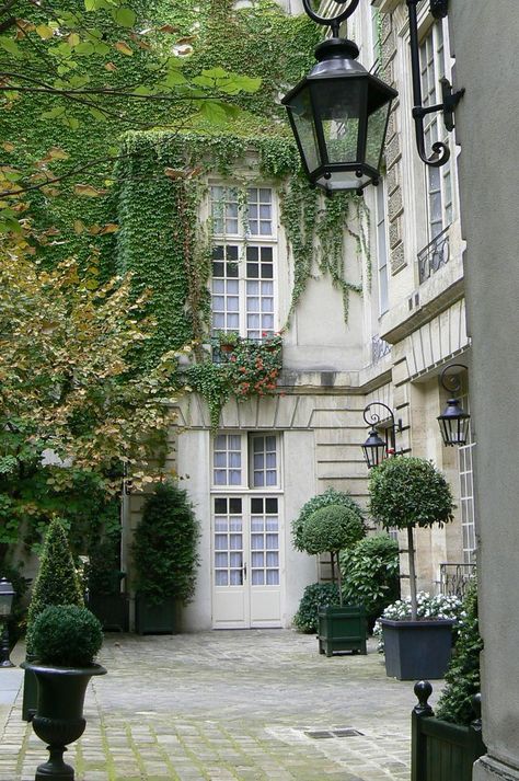 Chateau Hotel, Parisian Aesthetic, Paris Apartments, Outdoor Rooms, Facades, Garden Inspiration, Curb Appeal, Beautiful Gardens, Exterior Design