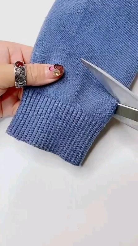 🙋🏻‍♀️🙋🏻‍♀️🙋🏻‍♀️🙋🏻‍♀️ Video?dm please Crochet Bedspread Pattern, Small Bathroom Ideas On A Budget, Sewing Tutorials Clothes, Couture Sewing Techniques, Bridesmaid Hair Down, Summer Dresses For Wedding Guest, Pattern Steps, Fabric Christmas Ornaments, Diy Sewing Clothes