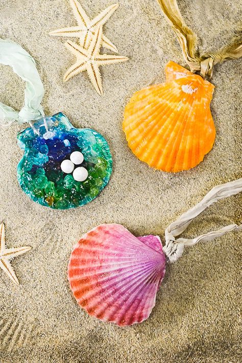 Mermaid Necklace Craft, Mermaid Necklace Diy, Shell Crafts Kids, Seashell Necklace Diy, Shell Necklace Diy, Beach Art Diy, Beach Crafts For Kids, Seashell Necklaces, Seashell Ideas