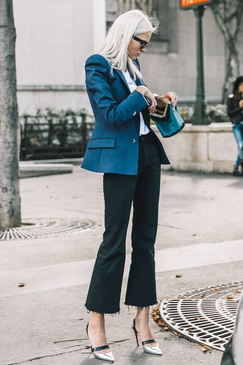 Update your office-wear outfit rotation with the these fresh ways to wear a blazer with jeans. Spring Outfit For Work, Simple Outfit Ideas For Women, Cute Blazer Outfits, Moda Hippie Chic, Office Wear Outfit, Casual Chique Stijl, Simple Outfit Ideas, Casual Spring Outfit, Ripped Jeans Outfit