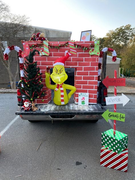 Christmas Drive Thru Ideas, Holiday Parade Floats Grinch, Parade Ideas Truck, Christmas Trunk Or Treat Ideas For Cars, Christmas Truck Parade Ideas, Christmas Truck Decorations Parade, Fire Truck Christmas Parade, Christmas Parade Truck Decorations, Christmas Vehicle Decorations