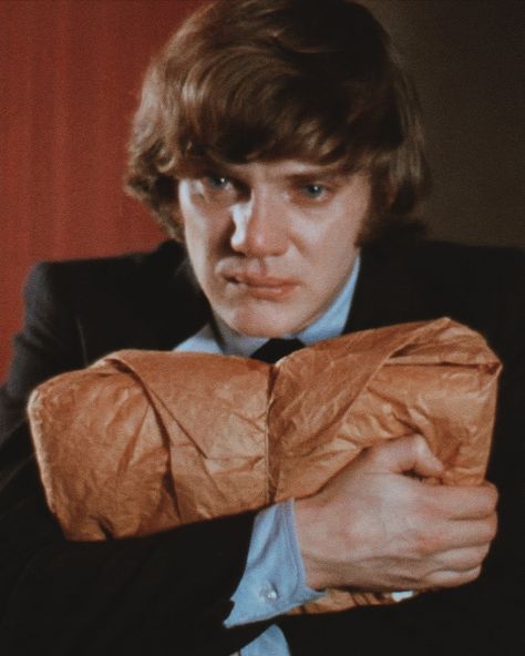 hourly evan peters on Twitter Malcolm McDowell as Alex DeLarge in A Clockwork Orange (1971) and Evan Peters as Tate Langdon in AHS: Murder House (2011) Tate Langdon Aesthetic Icon, Alex Delarge, Malcolm Mcdowell, American Horror Story Seasons, A Clockwork Orange, Tate Langdon, Clockwork Orange, Orange Aesthetic, Film Inspiration