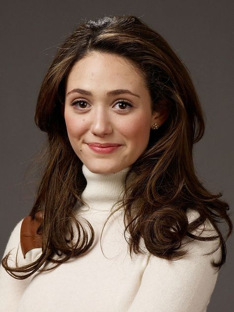 Emmy Rossum Makeup, Emmy Rossum Hair, Drawing Books, Quiet Confidence, Dramatic Classic, Anime Drawing Books, Emmy Rossum, Celebrity Look Alike, Beauty Inspo