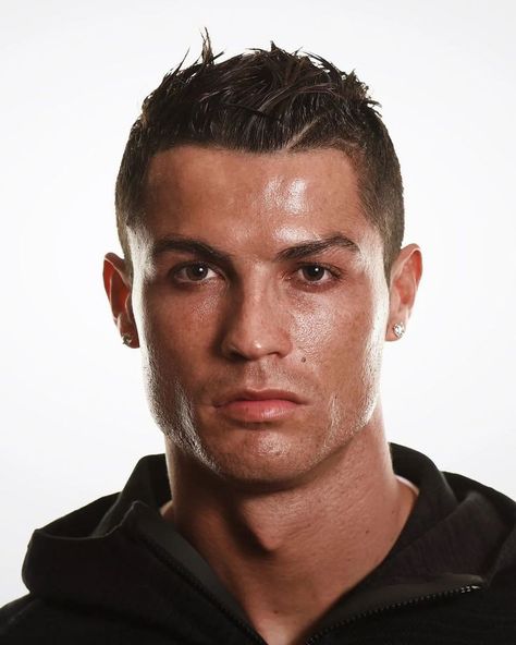 CRISTIANO RONALDO REAL MADRID PORTOGAL JUVENTUS MAN UNITED WALLPAPER Ronaldo Hair, Cristiano Ronaldo Hairstyle, Ronaldo Style, Ronaldo Haircut, Cr7 Portugal, Cristiano Ronaldo Style, Ronaldo Football, Cristiano Ronaldo 7, Bald Fade