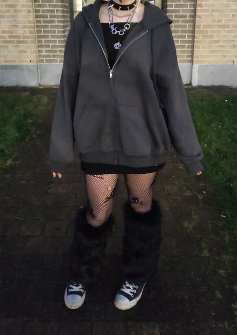 Gothic, girl, outfit, punk, grunge, dark, emo Goth Outfits Winter Grunge Fashion, Winter Emo Outfits Cold Weather, Alt Comfy Outfits, Lazy Alt Outfits, Basic Emo Outfits, Grunge Gym Outfits, Kawaii Grunge Outfits, Emo Outfits Girl, Hoodie And Skirt Outfits