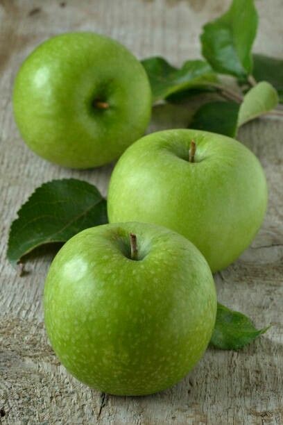 Ingredients Photography, Fruits Photos, Fruit Picture, Green Apples, Still Life Fruit, Fruit Photography, Still Life Photos, Beautiful Fruits, Nutrient Rich Foods