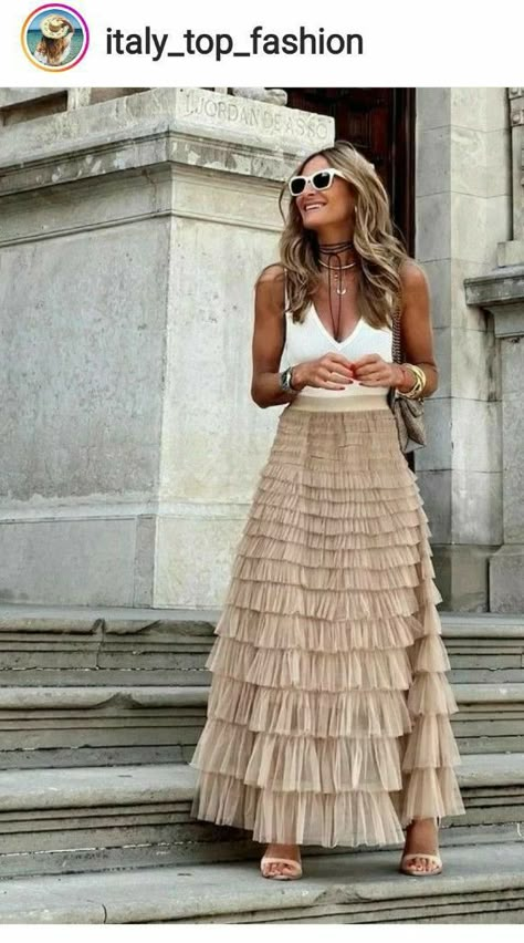 Tulle Skirts Outfit, Spring Skirt Outfits, Gonna In Tulle, Post Pregnancy Fashion, Fashion Attire, Looks Chic, Colorful Fashion, Skirt Outfits, Look Fashion