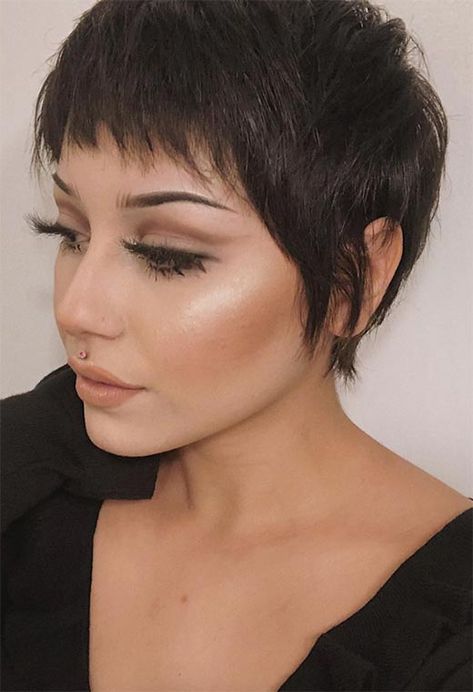 61 Extra-Cool Pixie Haircuts for Women: Long & Short Pixie Hairstyles Pixie Haircut Styles, Longer Pixie Haircut, Long Pixie Hairstyles, Zoe Kravitz, Penteado Cabelo Curto, Pixie Haircuts, Short Pixie Haircuts, Short Hair Haircuts, Short Hair Styles Pixie