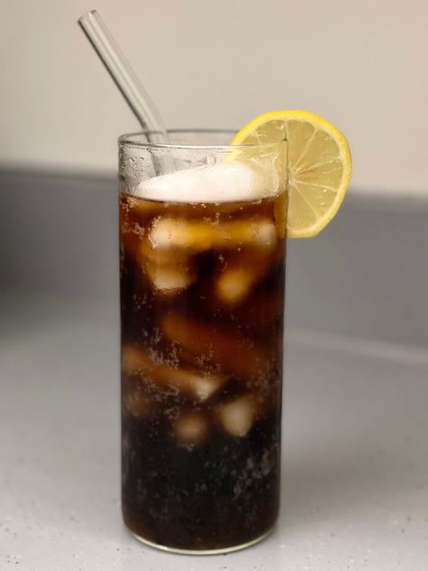 Aesthetic coke with lemon Coke In A Glass Aesthetic, Coke With Lemon, Coke Zero Aesthetic, Coke With Ice, Coca Cola Aesthetic, Diet Coke Aesthetic, Coke Aesthetic, Liquid Fast, Cocoa Cola