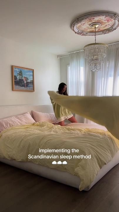 Scandinavian Bed Styling, Sweedish Bed, Scandinavian Eclectic Bedroom, Bedding Ideas Scandinavian, Bedroom Interior Scandinavian, Scandinavian Bed Making, Scandinavian Duvet Two, Scandinavian Bedding 2 Duvets, Scandinavian Bedroom Colorful