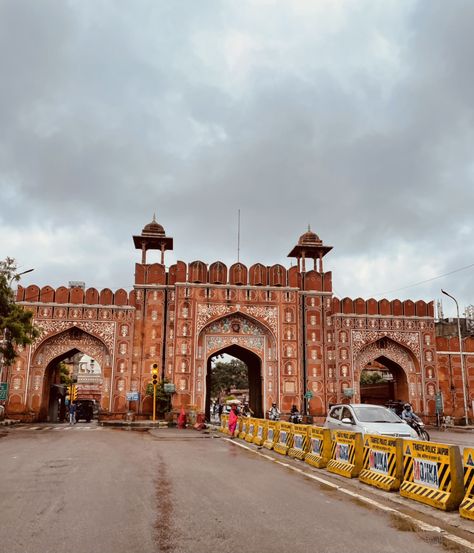 A walled of Jaipur 🦚🦚 This gate also takes you to the very popularJohri Bazaar of jaipur. Jaipur Streets, Umaid Bhawan Palace, Jaipur Travel, Solo Trips, Pink City, Africa Art, Stylish Dresses For Girls, Ancient Architecture, Central Asia