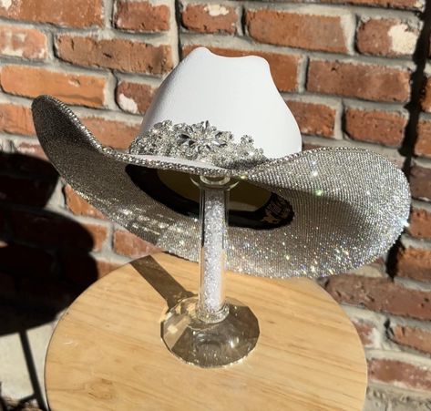 Rhinestone Broach Cowgirl Hat. Western Wedding. Country - Etsy Australia Rodeo Western Outfits, Rhinestone Cowgirl Outfits, Houston Rodeo Outfit, Rhinestone Cowgirl Hat, Rhinestone Cowboy Hat, Space Costume, Cowgirl Hats Western, Bridesmaids Outfits, Space Costumes