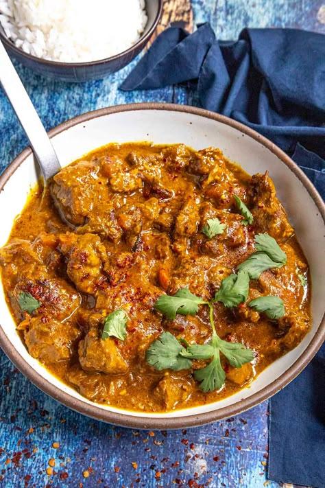 Rogan Josh Recipe (Indian Lamb Curry) - Chili Pepper Madness Lamb Chunks Recipes, Lamb Recipes Indian, Indian Lamb Curry, Rogan Josh Recipe, Curry Lamb, Lamb Curry Recipes, Lamb Rogan Josh, Curry Masala, Goat Recipes