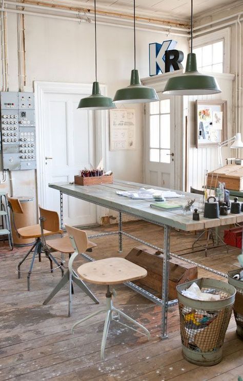 Mid Week Inspiration - Junk in the Trunk Vintage Market Industrial Workspace, Home Studio Design, Creative Studio Space, Industrial Style Decor, Artistic Home, Design Apartment, Workspace Inspiration, Workspace Design, Studio Interior