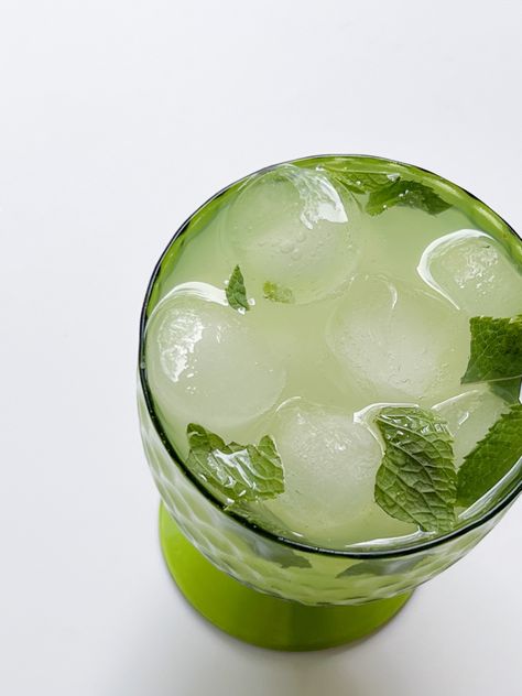 Lemonade green cup mint Punch Bowl, Lemonade, Snow Globes, Favorite Recipes, Mint, Bowl