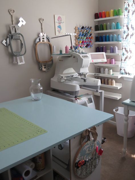 Embroidery Office Space, Embroidery Station, Embroidery Workspace, Embroidery Room, Embroidery Studio, Sewing Room Inspiration, Sewing Spaces, Brother Embroidery Machine, Sewing Room Design