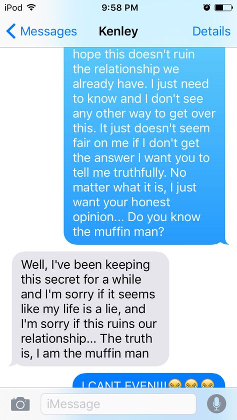 How my friend replied to the muffin man prank text. I AM CRYING FROM LAUGHING SO HARD!! Humour, Prank Texts Friends, Muffin Man Text Prank, Pranks To Do On Your Boyfriend Over Text, Bff Texts, Song Lyric Prank, Funny Texts To Boyfriend, Texts To Boyfriend, The Muffin Man