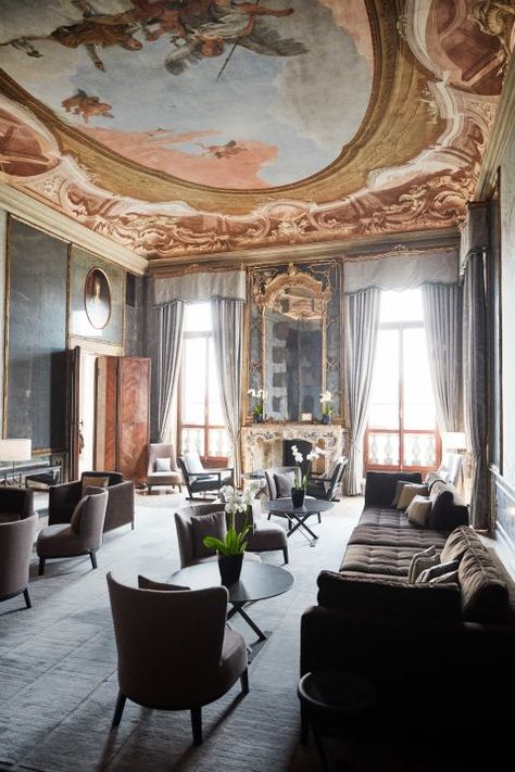 The newly refurbished salon of the Aman Venice. The house was fully renovated and modernized but retains its classic features.. Palazzo Interior, Baroque House, Aman Venice, Inspiring Architecture, Old Mansions, Thrifty Decor, San Pellegrino, Northern Italy, Dream House Exterior