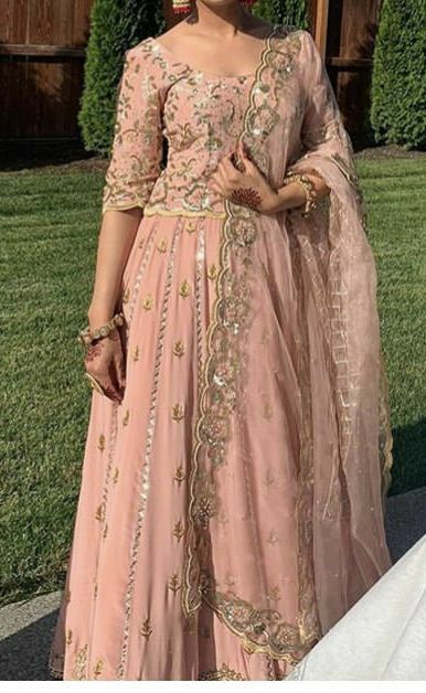 Lehnga Choli Designer Party Wear Punjabi, Punjabi Suit Lehanga, Engagement Suits Women Punjabi, Punjabi Style Lehnga, Lancha Lehnga, Engagement Punjabi Outfits, Punjabi Lehnga Dress, Engagement Suits Women, Punjabi Lehnga Designs