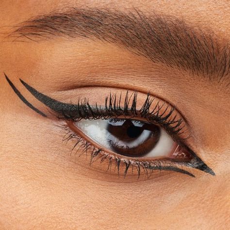 Eyeliner And Highlight Makeup, Subtle Halloween Eyeliner, Bold Black Eyeliner, Black Panther Inspired Makeup, Uv Liner Looks, Hooded Lid Eyeliner, Punk Graphic Liner, Gold Liner Eye Makeup, Simple Eyeliner Designs