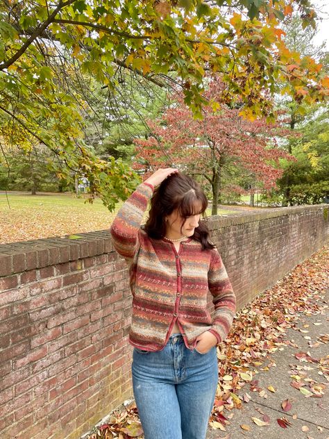 aesthetic fall pic ideas instagram cozy fall sweater outfit inspo Grandma Sweater Outfit, Grandma Style Outfits, Grandma Core Outfit, Fall Pic Ideas, Grandma Aesthetic Outfit, Pic Ideas Instagram, Cozy Fall Sweater, Grandma Aesthetic, Cozy Sweaters Autumn